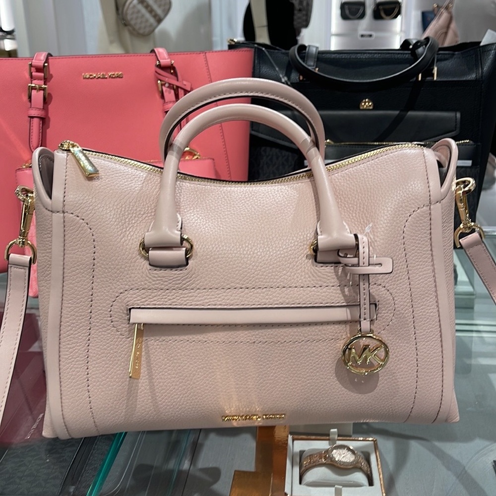 MICHAEL KORS 
Carine Large Pebbled Leather Top Zip Satchel
Powder Blush
NWT